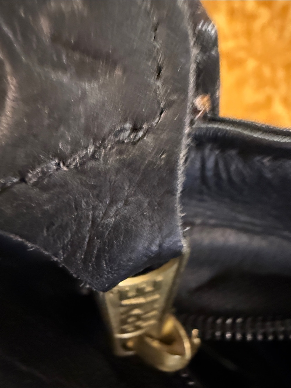Classic Black Leather Crossbody Bag - Sleek Everyday Carry - Picture 3 of 12